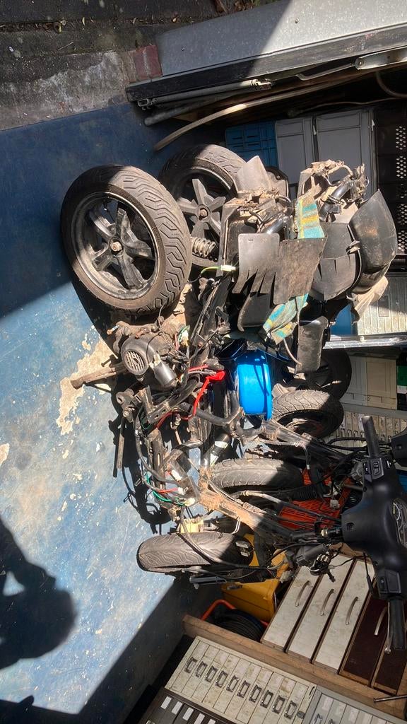 Frame met compleet nederlands kenteken sym orbit 2019 45km, Vélos & Vélomoteurs, Pièces de cyclomoteur | Scooters, Enlèvement