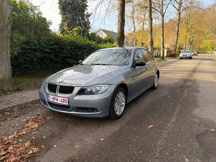 bmw 318i, Auto's, BMW, Particulier, 3 Reeks, Benzine, Euro 4, Berline, 5 deurs, Handgeschakeld, Zilver of Grijs, Zwart, Stof, Achterwielaandrijving