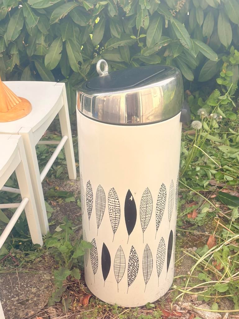 Ronde vuilbak Brabantia, met creatief gemaakte klep, Ophalen, Gebruikt