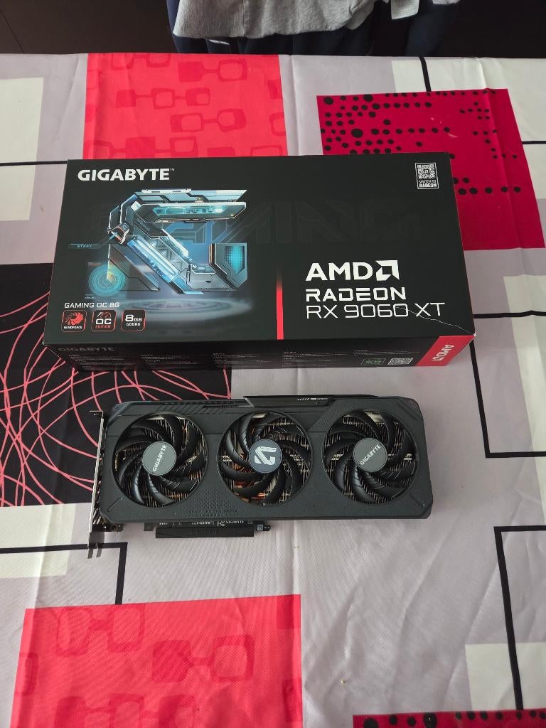 PC de jeu Gigabyte Radeon RX 9060 XT 8G, AMD, Enlèvement ou Envoi, GDDR6, Comme neuf