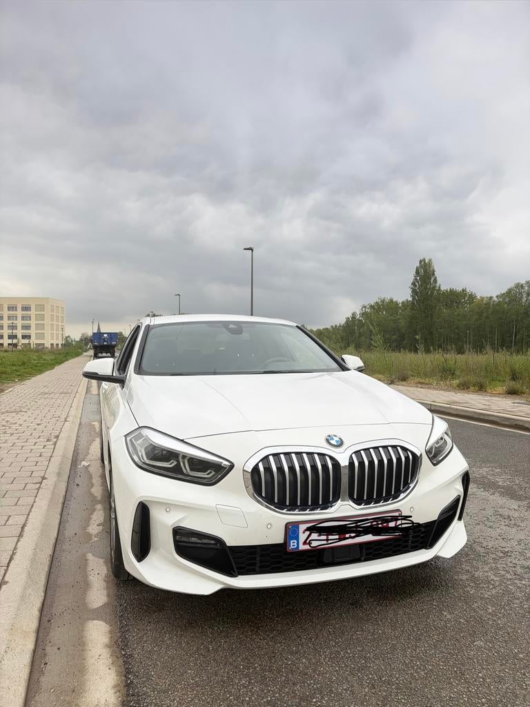 Bmw 118i 2023, Auto's, BMW, 1 Reeks, Wit, Leder, Particulier