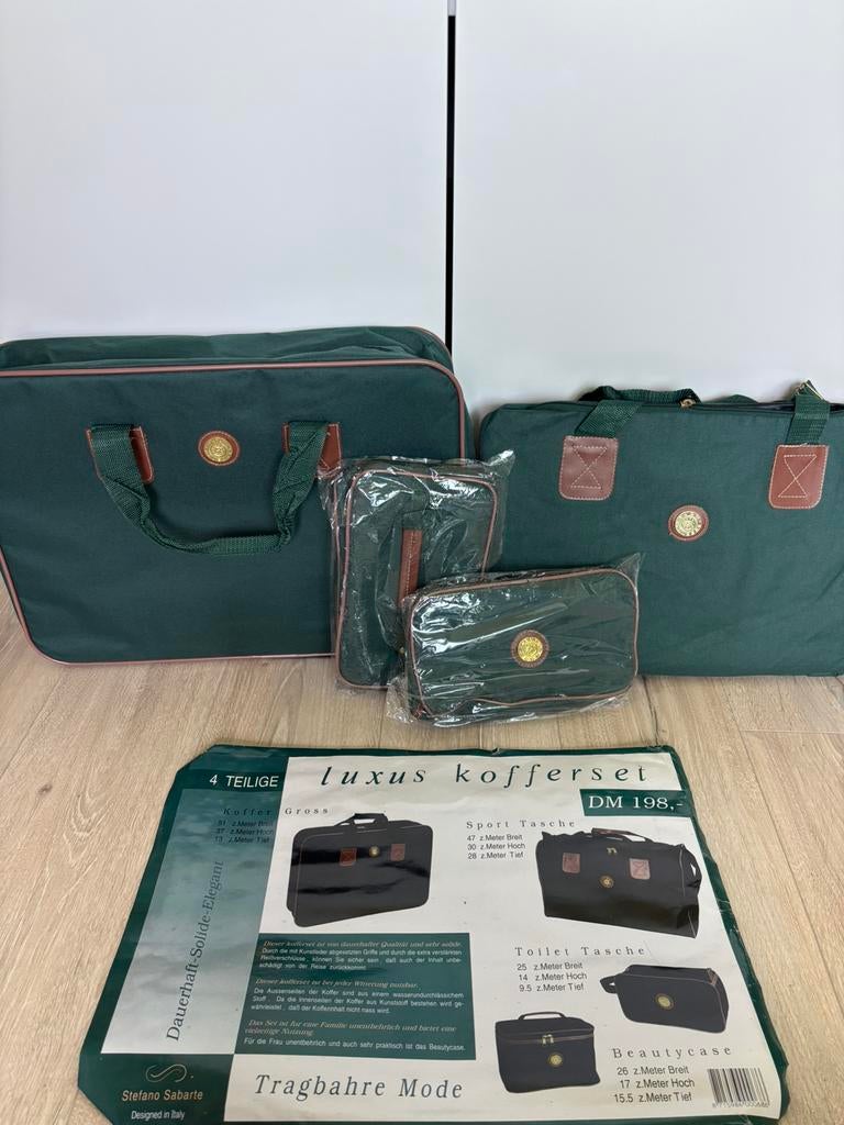Ensemble 4 valises de voyage vertes vintage Stefano Sabarte, Neuf, 55 à 75 cm, Poignée extensible, Vert