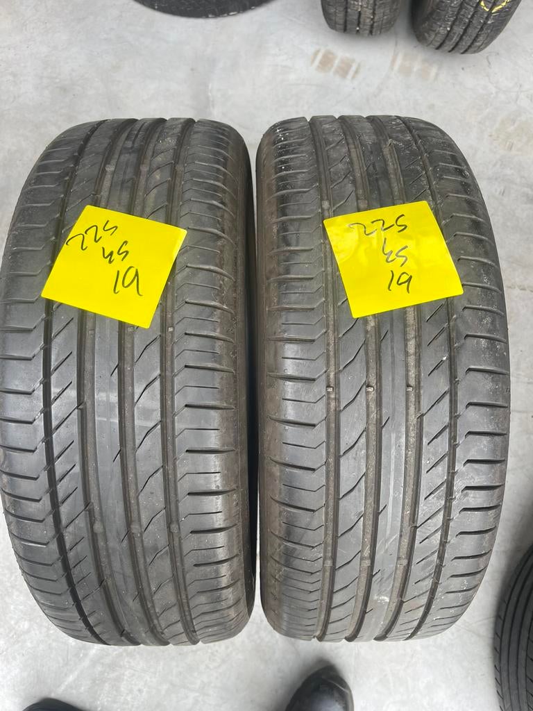 225/45/19(92v) Continental 225/45/19(92v) Continental, Ophalen of Verzenden