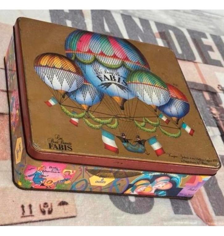 Boîte en étain vintage 1970 - Biscuits en montgolfière Fabis, Collections, Boîte en métal, Comme neuf, Biscuits, Enlèvement ou Envoi