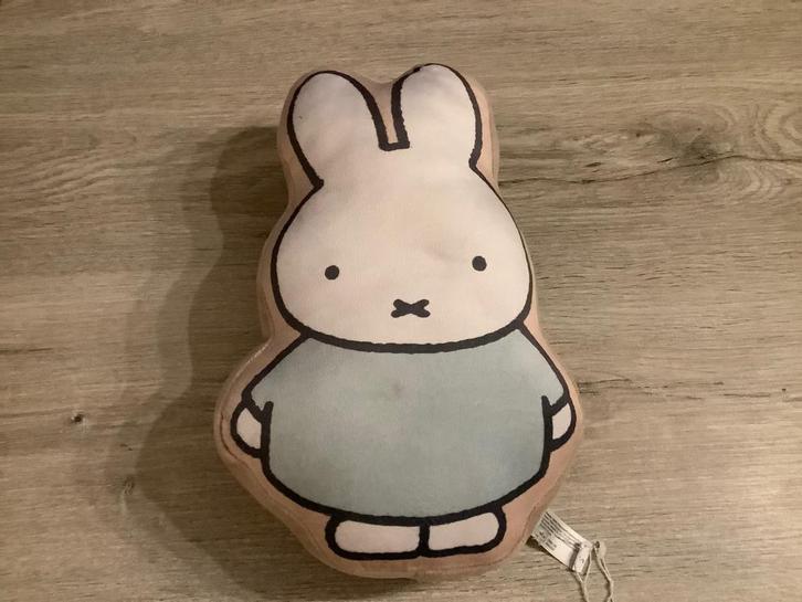 Coussin en peluche Miffy (32 cm), Enfants & Bébés, Jouets | Peluches, Comme neuf, Lapin, Enlèvement ou Envoi