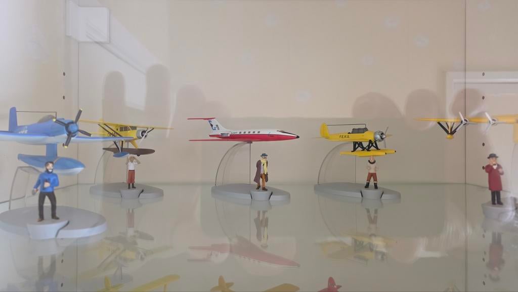 Les avions dans les albums Tintin - 50 avions et figurines, Collections, Enlèvement, Tintin, Comme neuf, Statue ou Figurine