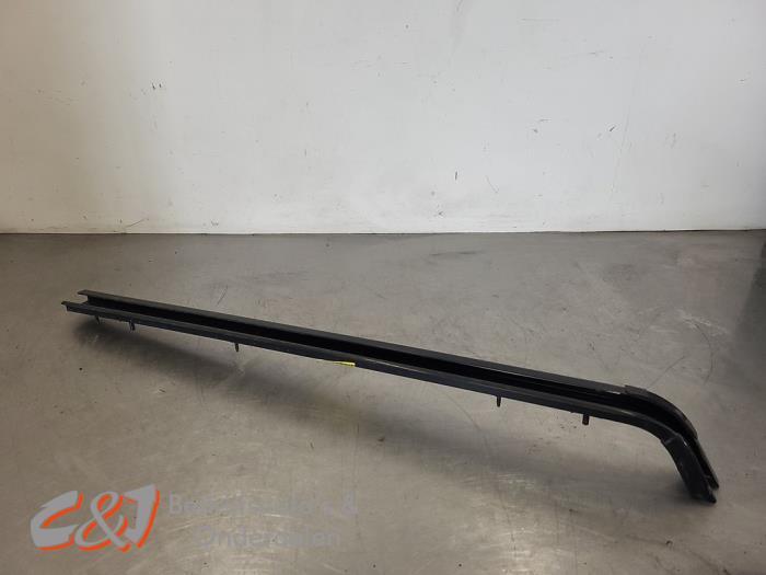 Rail porte coulissante droite d'un Renault Trafic, Autos : Pièces & Accessoires, Renault, -, 3 mois de garantie, Utilisé