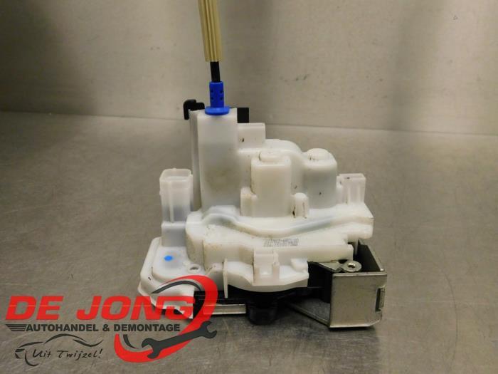 Serrure portière mécanique 4portes avant droite d'un Opel, -, Opel, 3 mois de garantie, Utilisé