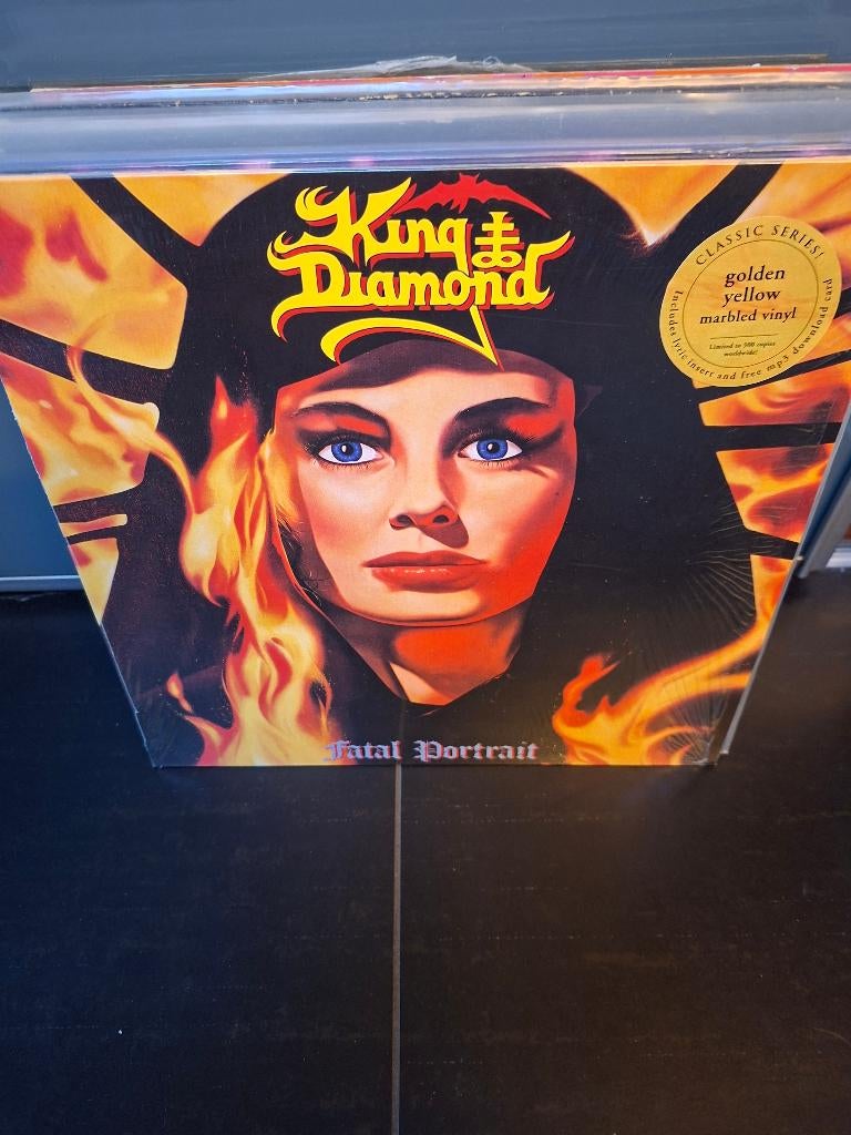 lp - king diamond - fatal portrait-ltd golden yellow marbled, CD & DVD, Vinyles | Hardrock & Metal, Comme neuf, Vinyle coloré