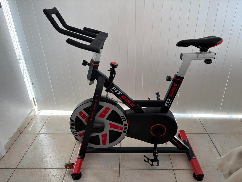 Fit bike race magnetic basic, Sports & Fitness, Enlèvement, Comme neuf