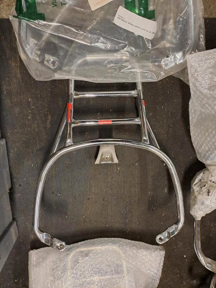Nieuwe chromen bagagedrager Vespa sprint primavera 2014️ nu, Fietsen en Brommers, Brommeronderdelen | Scooters, Vespa, Ophalen