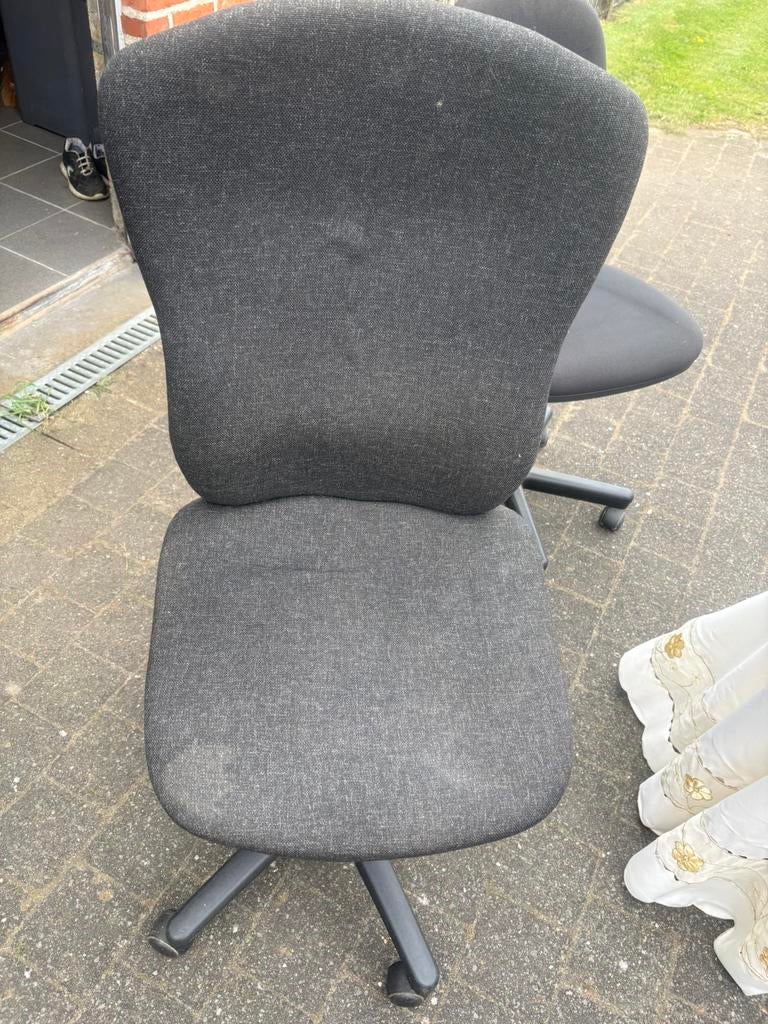 Gratis dringend af te halen 2 buro stoelen, Enlèvement