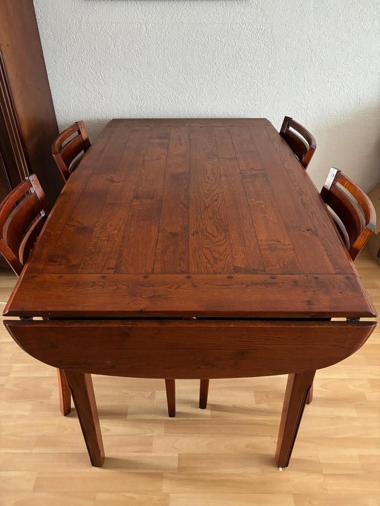Eettafel met stoelen, Ophalen
