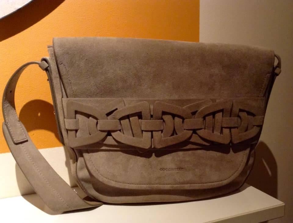 Sac bandoulière COCCINELLE Gitane en daim, Enlèvement ou Envoi, Comme neuf, Beige, Cuir