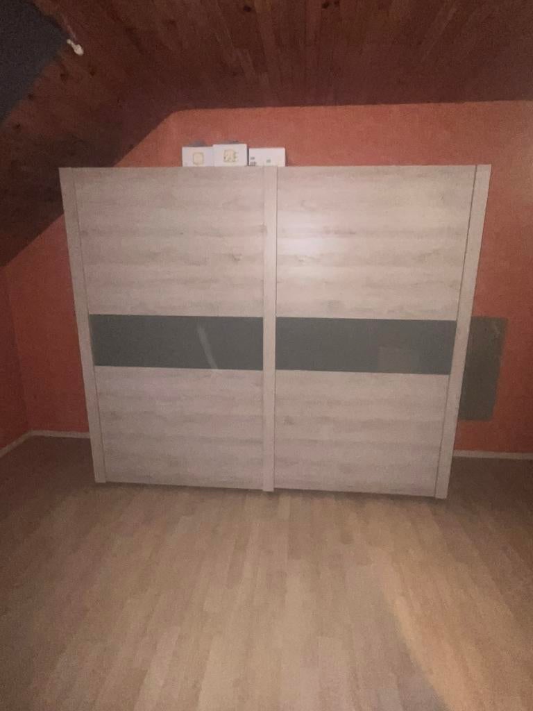 Grote kleerkast, Enlèvement, Utilisé