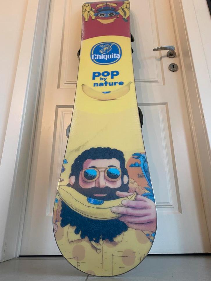 Snowboard Chiquita 160 cm en parfait état neuf + fixations, Sports & Fitness, Snowboard, Comme neuf, Planche, Enlèvement