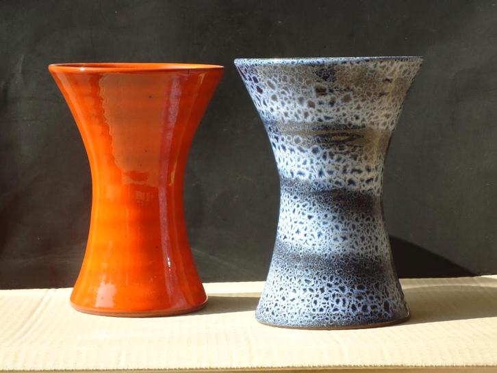 PAAR vintage sixties oranje & blauwe vaas Maredsous Lampecco, Antiek en Kunst, Kunst | Designobjecten, Ophalen of Verzenden