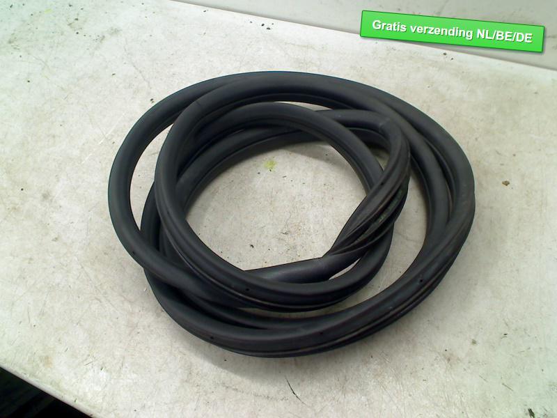 PORTIERRUBBER LINKS rechts Fiat 500 (312) (51829202-72324), Gebruikt, Dhr. R. de Gouw, Fiat, De Bloemendaal 21 21
5221 EB  'S HERTOGENBOSCH, NL