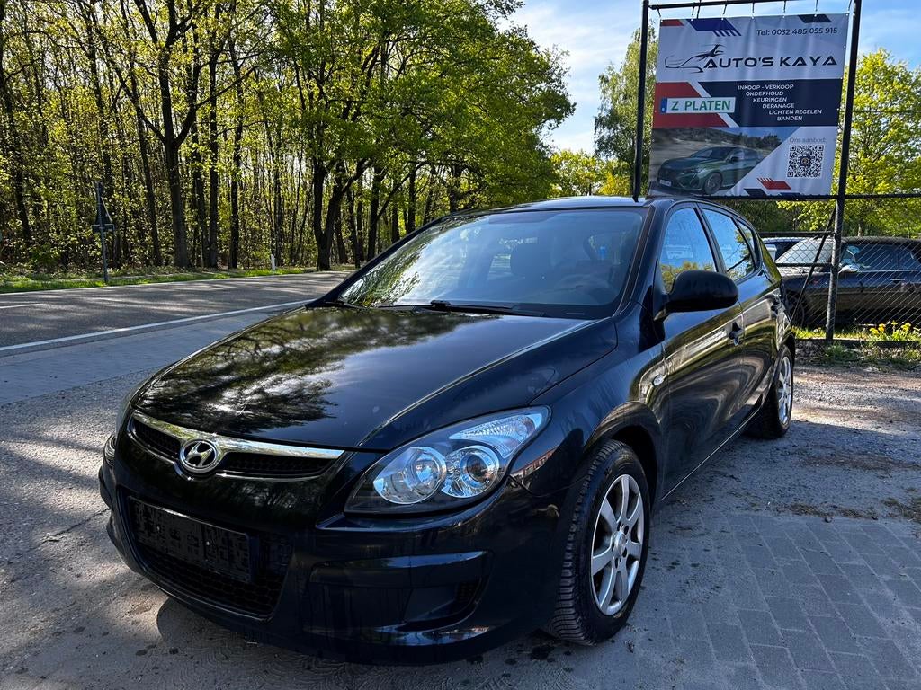 Hyundai i30 1.4 benzine 107.000 bj 2009, Voorwielaandrijving, Zwart, 4 cilinders, Zwart