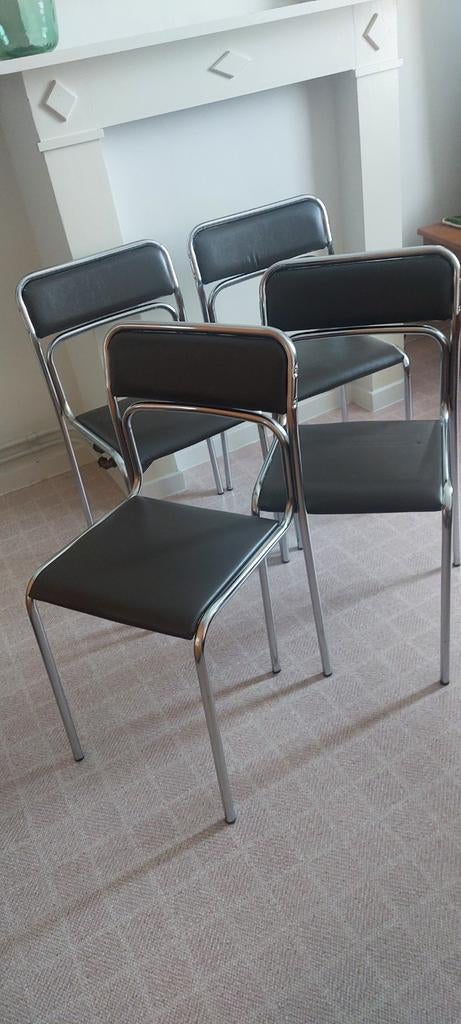 4 nieuwe keukenstoelen, Ophalen