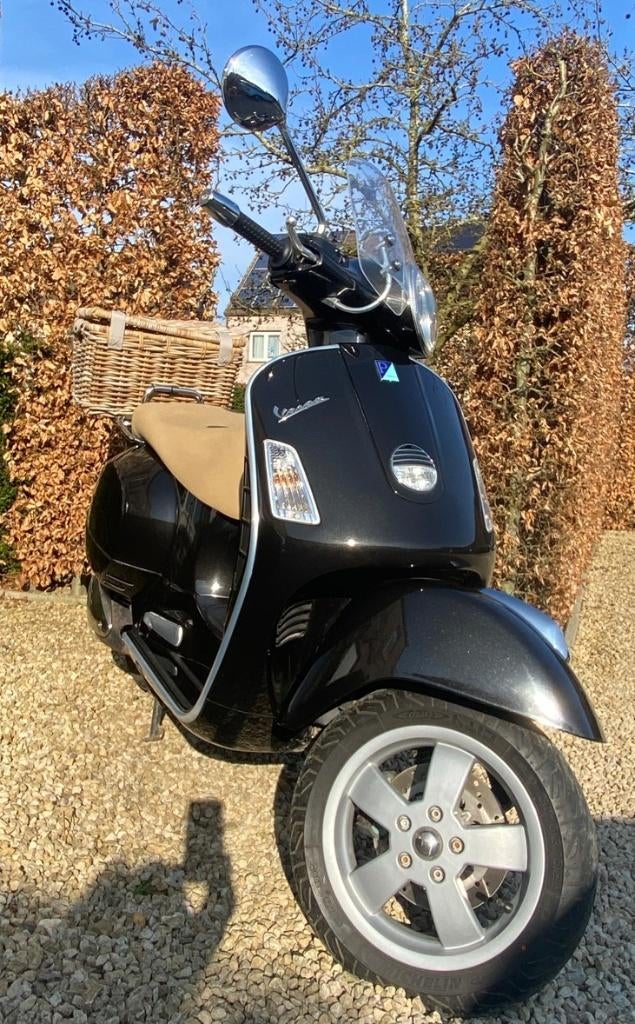 Vespa GTS 125cc.  TOPSTAAT !, Fietsen en Brommers, Scooters | Vespa, Ophalen