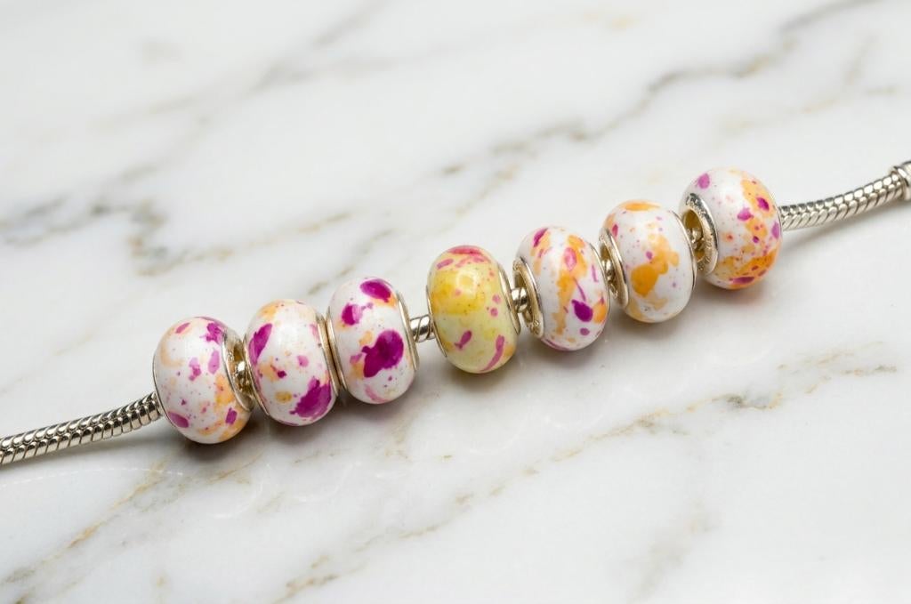 Murano Bedels set voor bedelarmband wit roze geel grafitti, Bijoux, Sacs & Beauté, Bracelets à breloques, Neuf, Autres marques