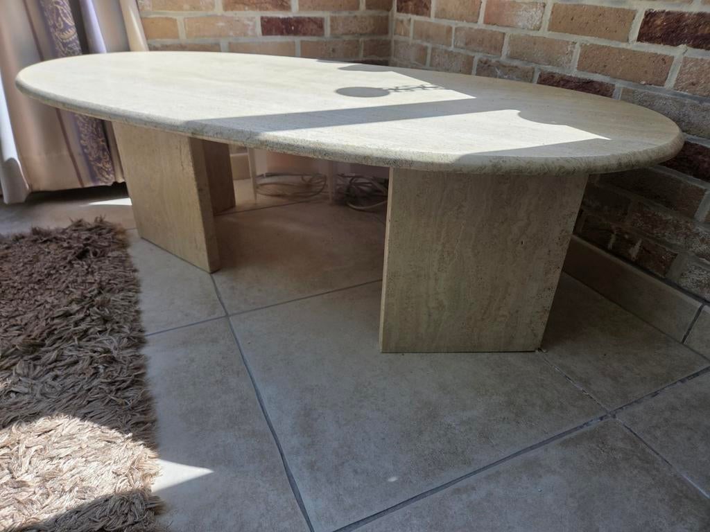 Table bas en marbre, Enlèvement