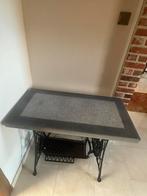 Oude naaitafel met gietijzerenonderstel, Ophalen, Zo goed als nieuw