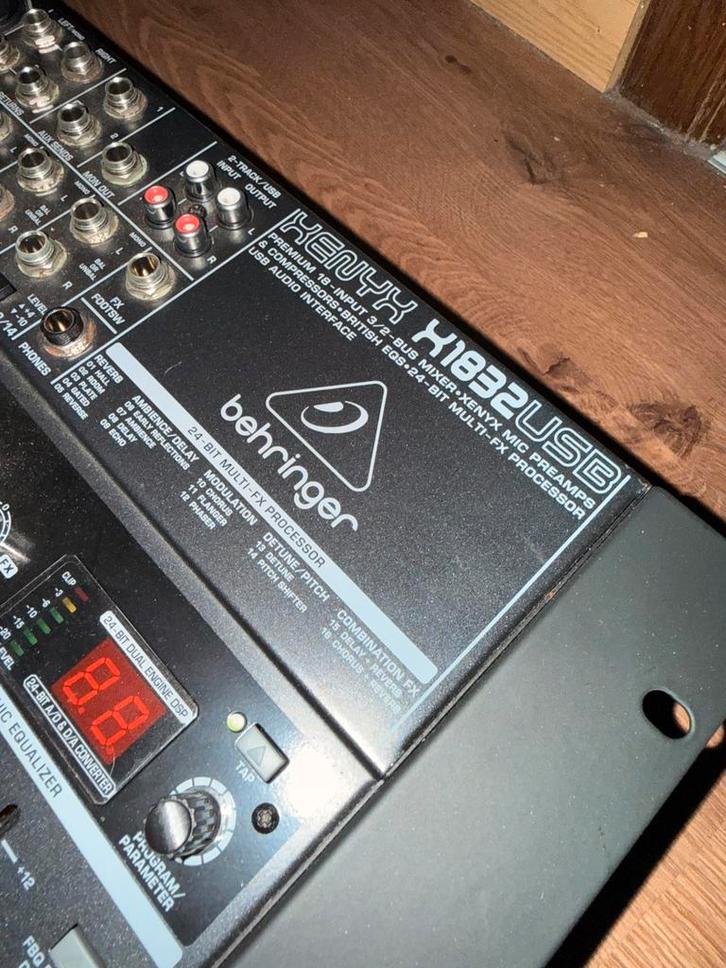 Behringer Xenyx X1832USB mengtafel – 18 input, Musique & Instruments, Tables de mixage, Enlèvement