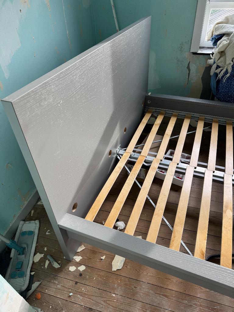 Lit IKEA, Maison & Meubles, Chambre à coucher | Lits, Comme neuf, Deux personnes, 140 cm, 200 cm, Bois, Gris, Enlèvement