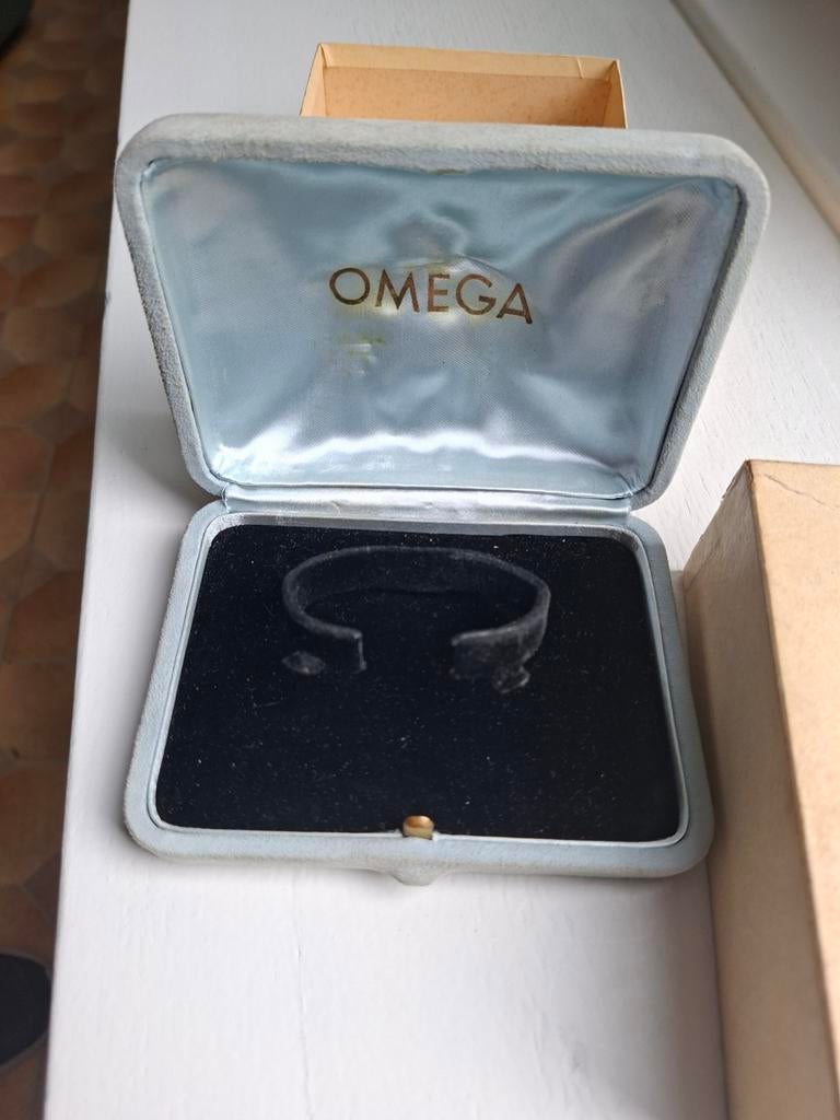 Boîte  montre oméga, Bijoux, Sacs & Beauté, Enlèvement ou Envoi