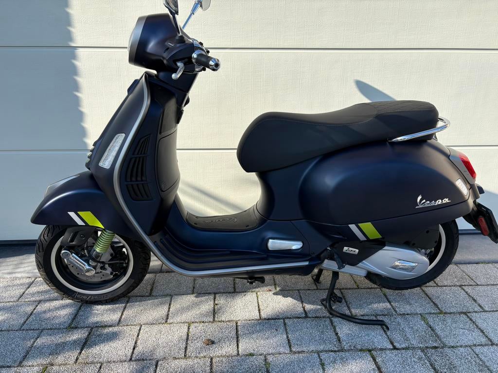 2024 Vespa GTS 125 Supertech Blu Energico Matt, Motoren, Scooter, Particulier, 125 cc, 11 kW of minder