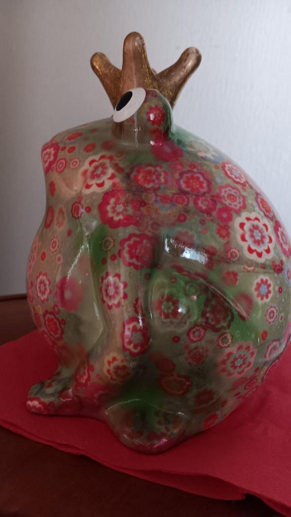 kikker spaarpot freddy  van pomme pidou, Verzamelen, Spaarpotten, Gebruikt, Overige thema's, Steen, Aardewerk of Keramiek, Ophalen of Verzenden