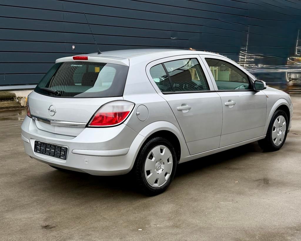 Opel Astra 1.4 benzine - 113.000km - GEKEURD VOOR VERKOOP!, Auto's, Opel, Stof, Zwart, Sound system, Handgeschakeld