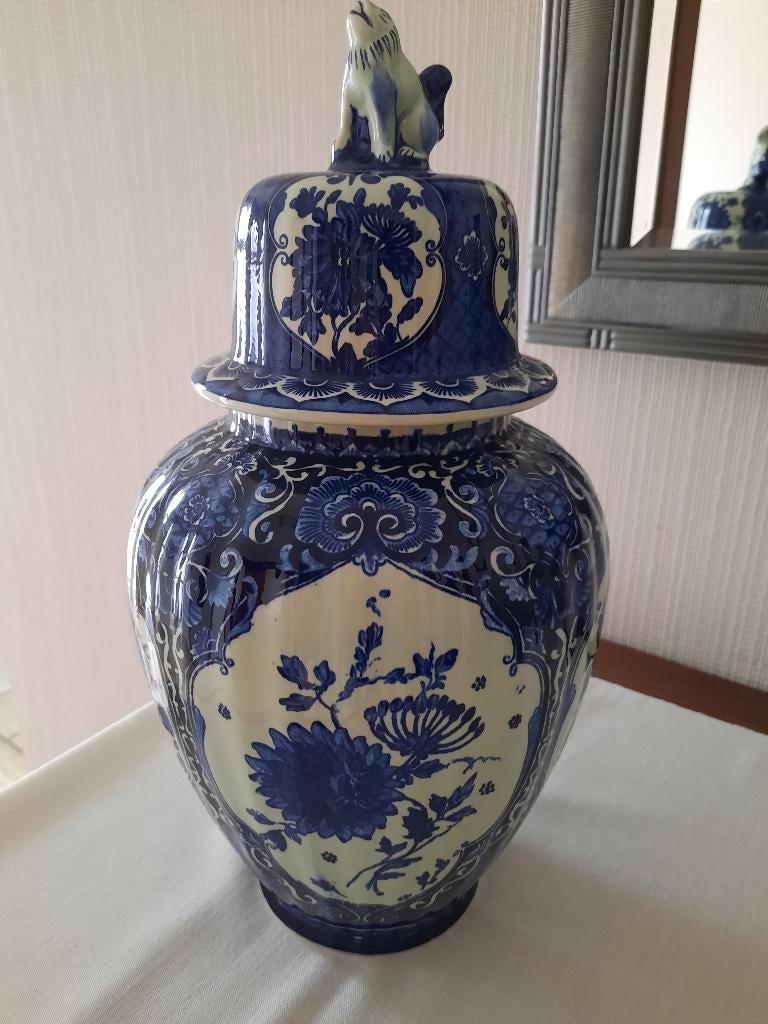 Boch Delftse pot met deksel. hoogte 39 cm ., Ophalen