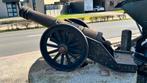 Antiek gietijzeren kanon op affuit, decoratief, museumstuk, Ophalen