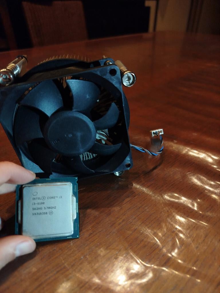 Intel Core i3 6100 3,70 GHZ et refroidisseur, Enlèvement ou Envoi, Utilisé, Refroidisseur ordinateur à air