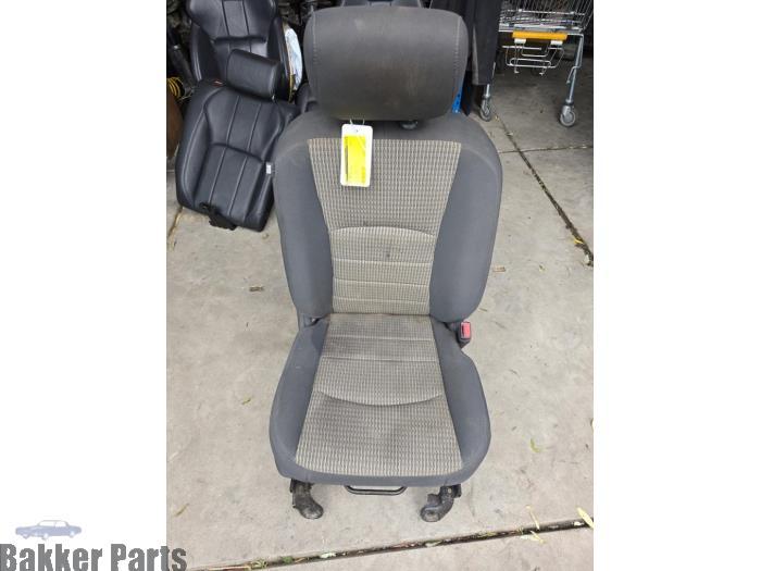 Siège droit d'un Dodge RAM, Autos : Pièces & Accessoires, Habitacle & Garnissage, Dodge, Utilisé, 3 mois de garantie