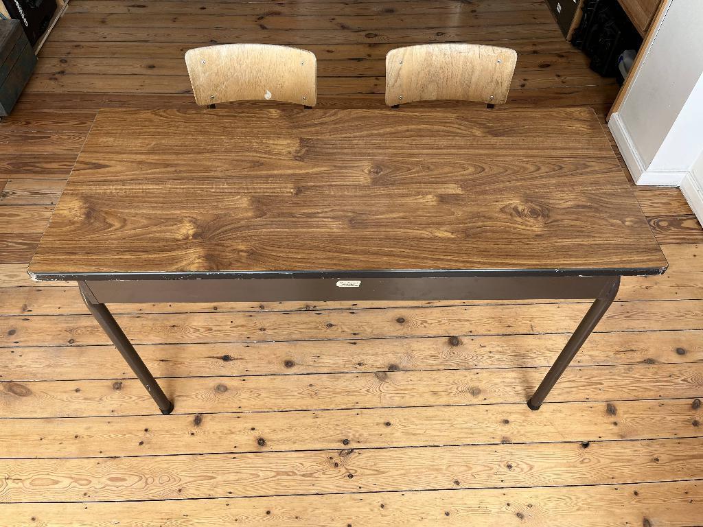 Bureau double école, Enlèvement