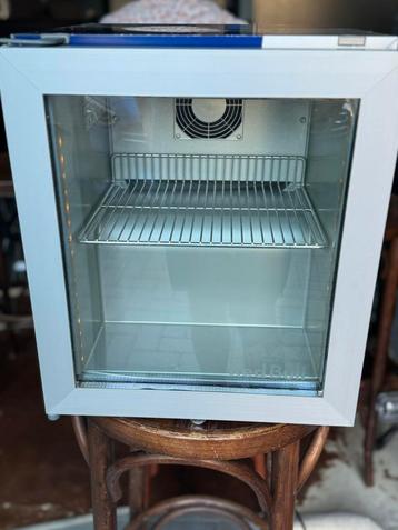 Mini-réfrigérateur Red Bull, Electroménager, Classe énergétique A ou plus économe, Sans bac à congélation, Moins de 45 cm, Enlèvement