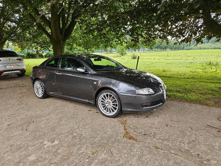 Alfa Romeo GT, Autos, Alfa Romeo, Particulier, GT, ABS, Air conditionné, Verrouillage central, Air conditionné automatique, Cruise Control