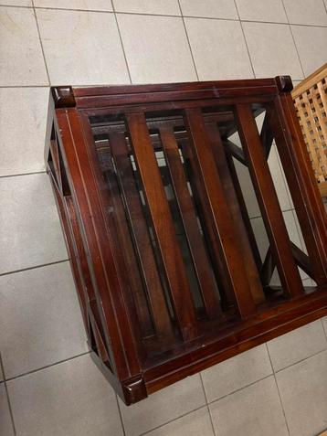 Gratis tafeltje beschikbaar voor biedingen