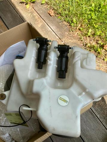Range rover sport 2009 ruitenwisservloeistof reservoir beschikbaar voor biedingen
