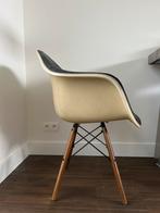 Originele Eames Fiberglass stoelen, Huis en Inrichting, Ophalen, Gebruikt, Zwart, Leer