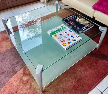 Salontafel in mooi gehard glas en melkglas beschikbaar voor biedingen