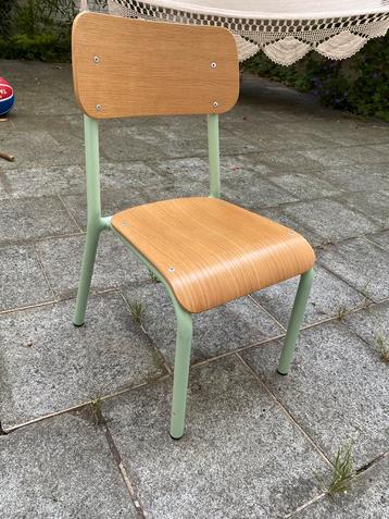 Chaise design enfant beschikbaar voor biedingen