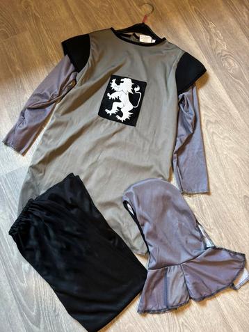 Verkleedkledij 4-6 jaar beschikbaar voor biedingen