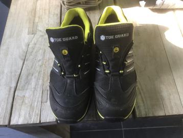 Werkschoenen toe guard beschikbaar voor biedingen