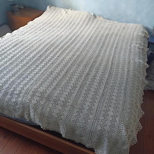 Antieke gehaakte beddensprei, Antiek en Kunst, Antiek | Tapijten, Tafelkleden en Textiel, Ophalen of Verzenden