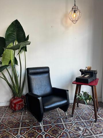 Fauteuil in skai  beschikbaar voor biedingen